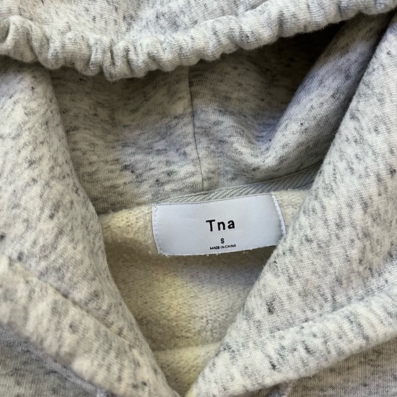 Ariztia Sweater - Picture 3 of 4